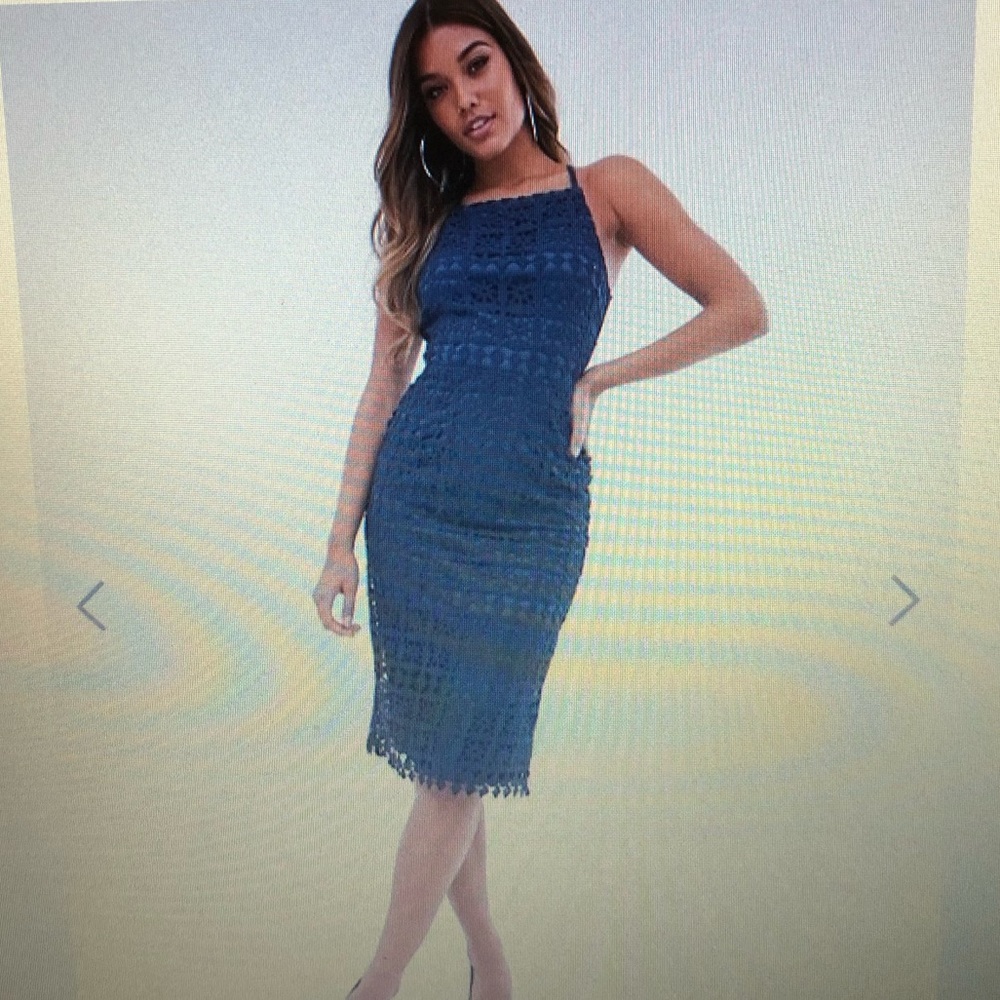 Midi lace dress cut out back